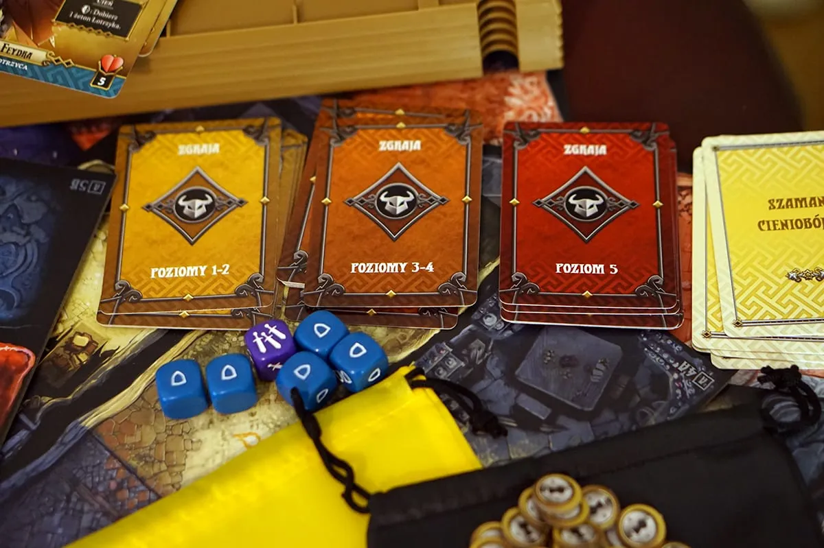 Unboxing Massive Darkness 2: Hellscape