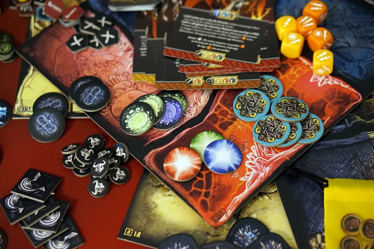 Unboxing Massive Darkness 2: Hellscape
