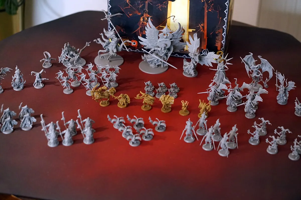 Unboxing Massive Darkness 2: Hellscape