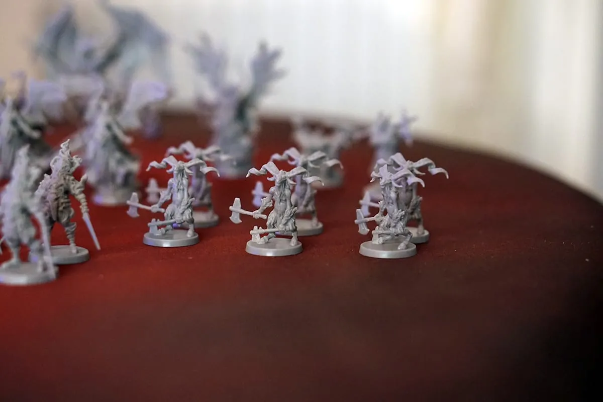 Unboxing Massive Darkness 2: Hellscape