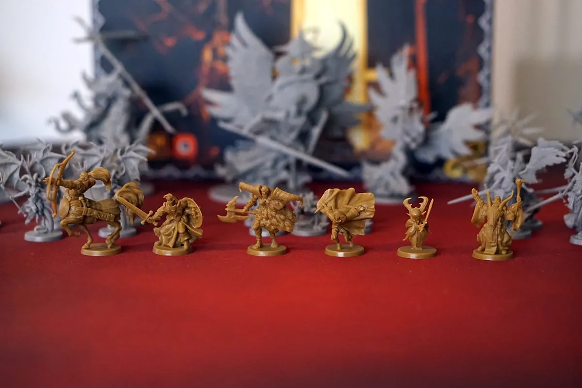 Unboxing Massive Darkness 2: Hellscape
