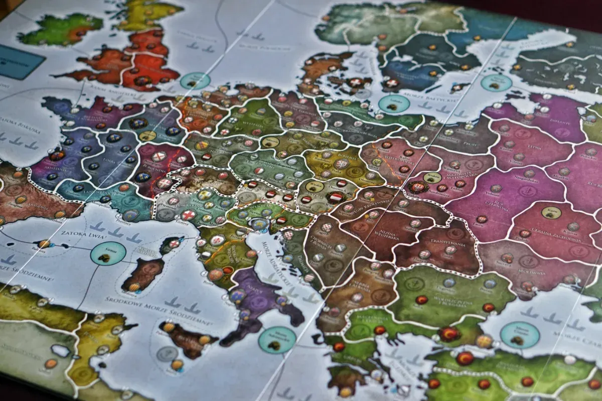 Porównanie Europa Universalis i Twilight Imperium 4 ed.