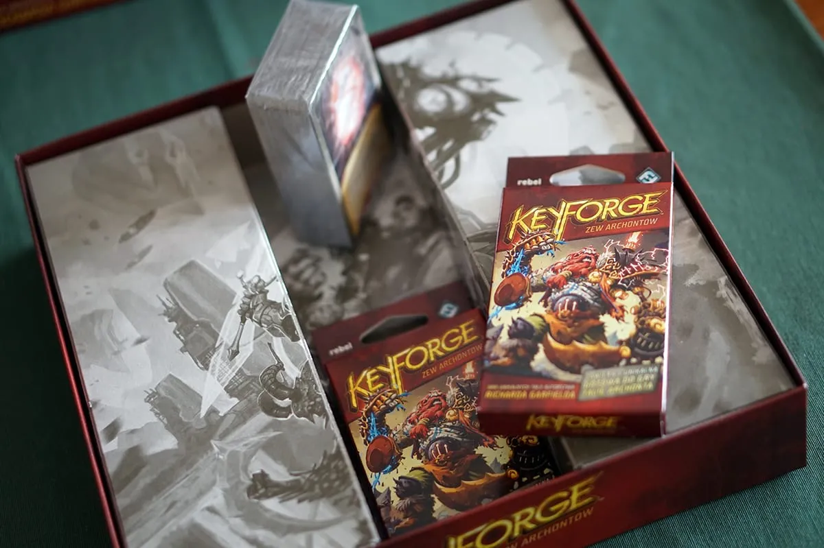 Unboxing – KeyForge: Zew Archontów