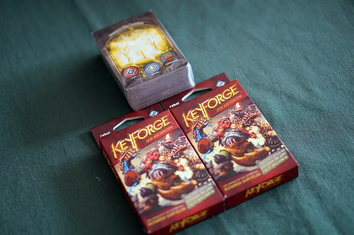Unboxing – KeyForge: Zew Archontów
