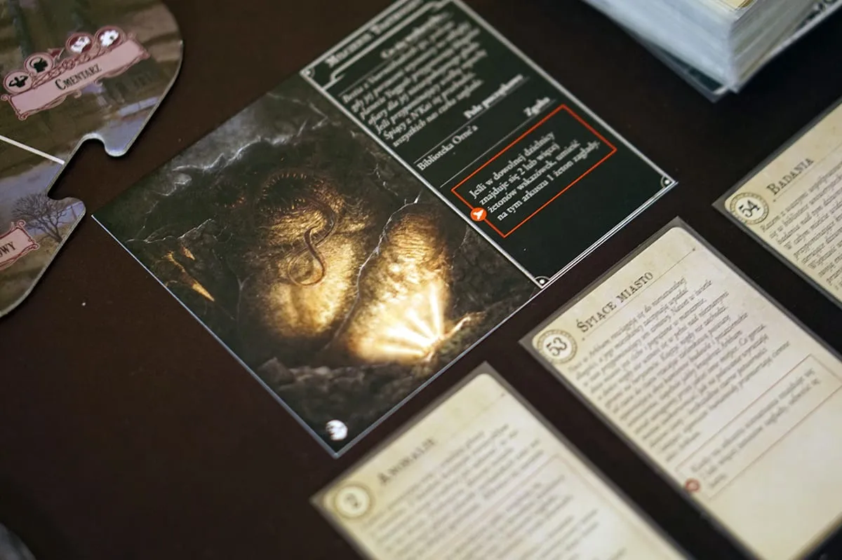 Horror w Arkham: Śmiertelna Głębia Nocy