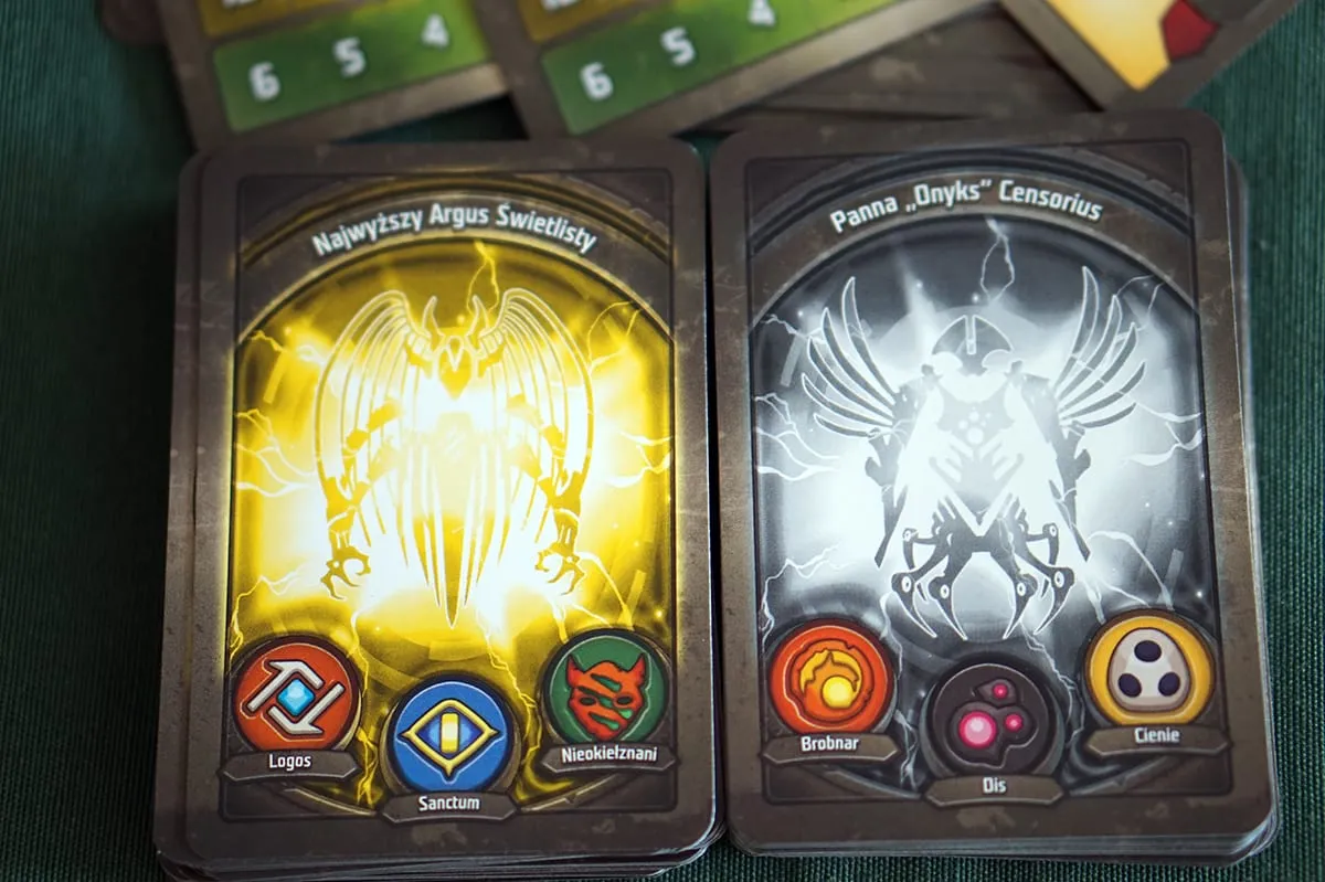 Unboxing – KeyForge: Zew Archontów
