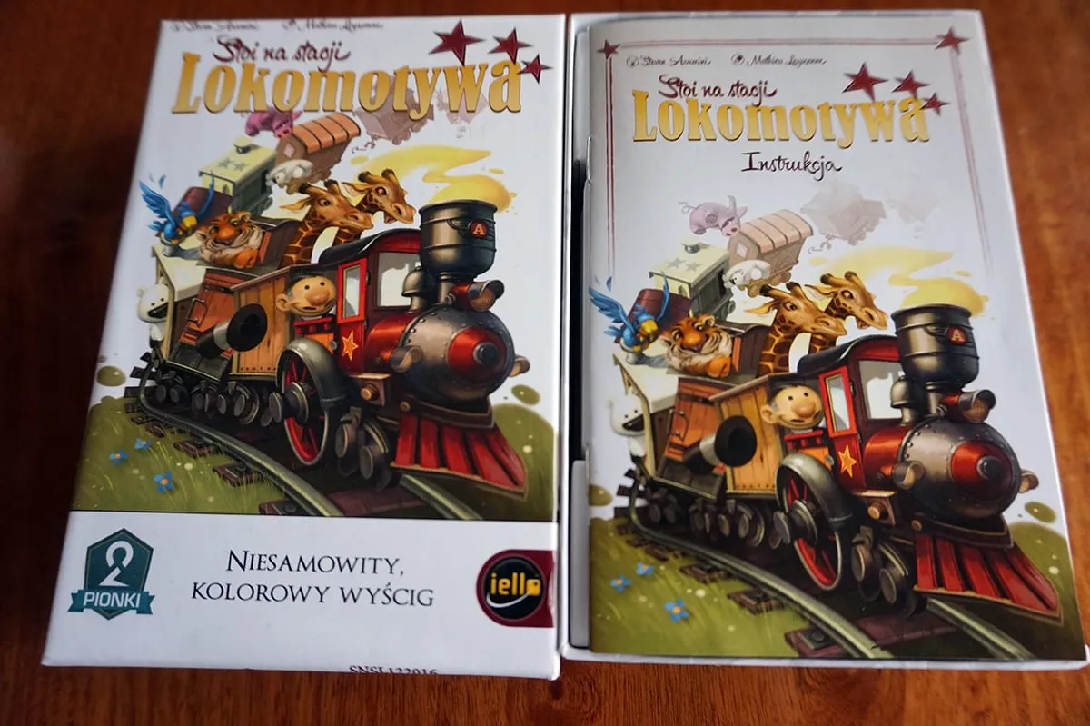 Stoi na stacji lokomotywa