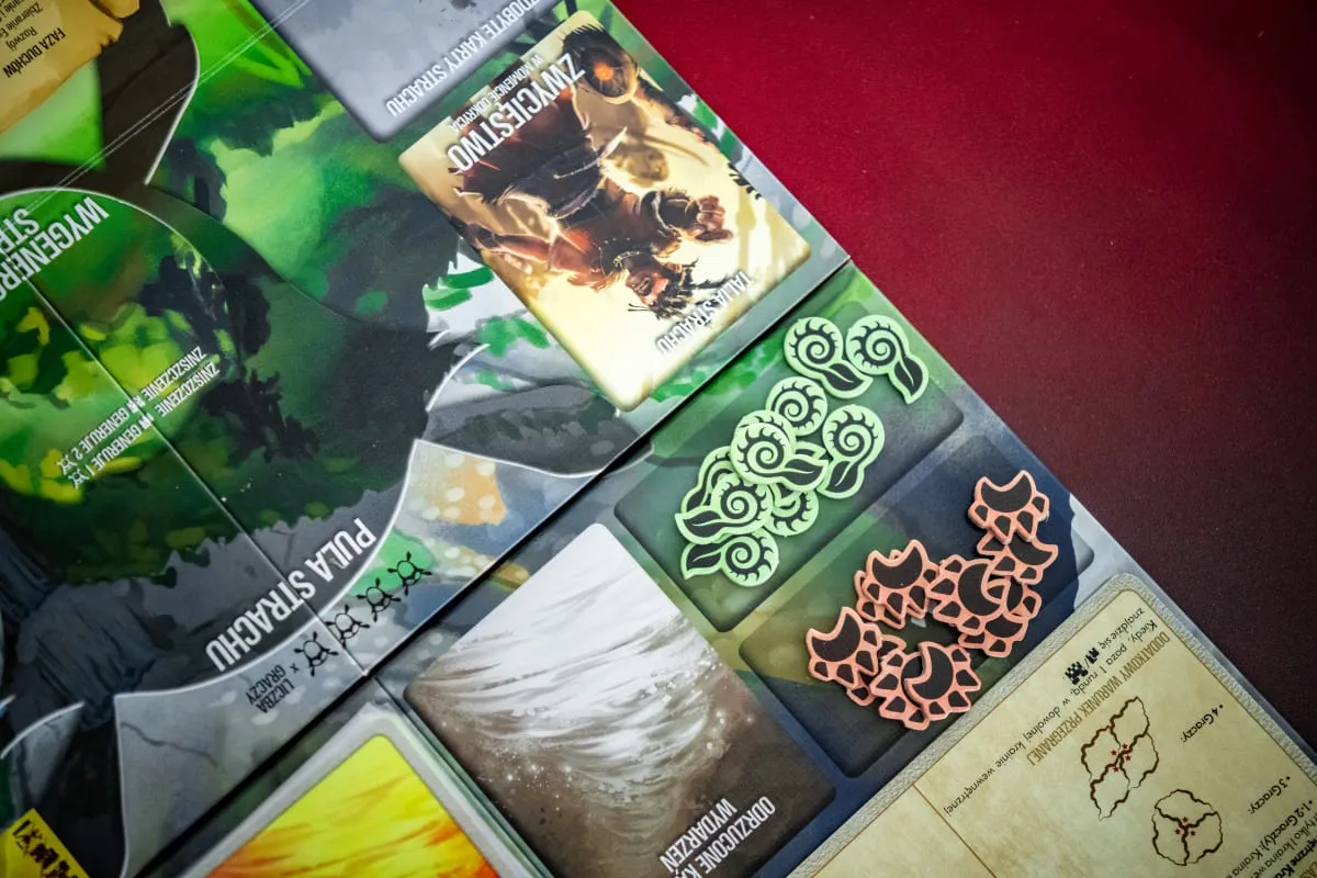 Dodatki do Spirit Island: Zarośla i Szpony oraz Rozdarta Ziemia